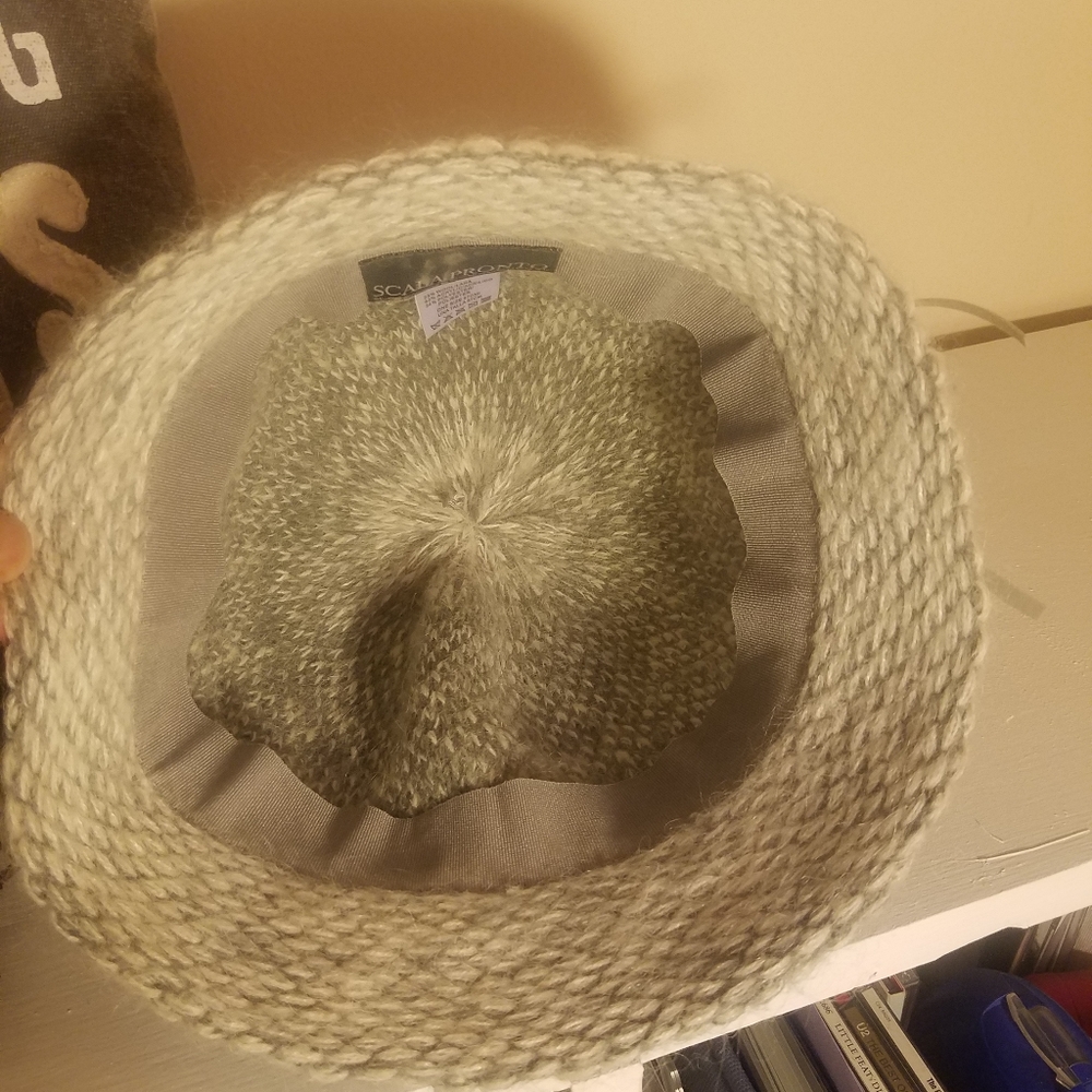 Winter hat - Picture 2 of 3